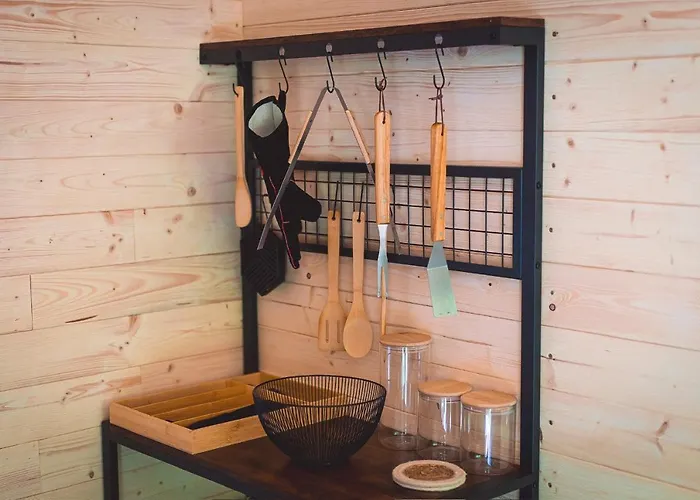 Maringotka V Mechu A Kapradi S Koupacim Canem בית נופש *